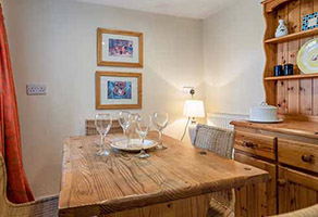 Laurel Street 2 Bedroom Flat: Self-catering Accommodation West End of 